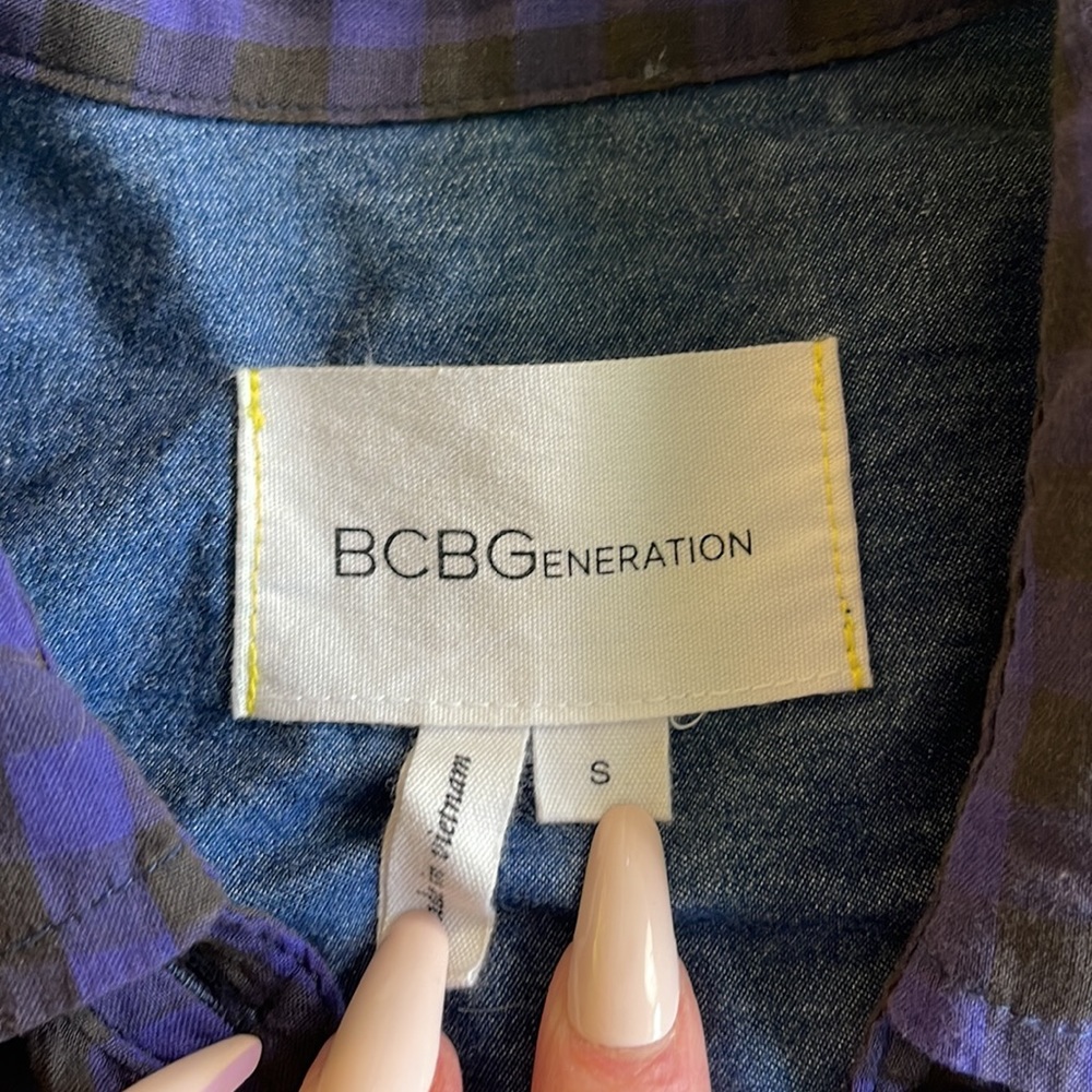 Bcbgeneration Misses Small Button Front Shirt - image 6